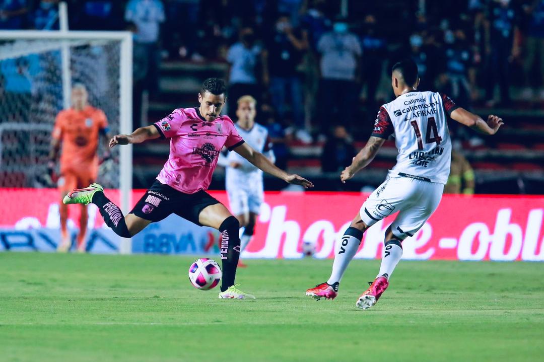 Dónde ver el Gallos vs Rayados: ambos equipos están obligados a ganar