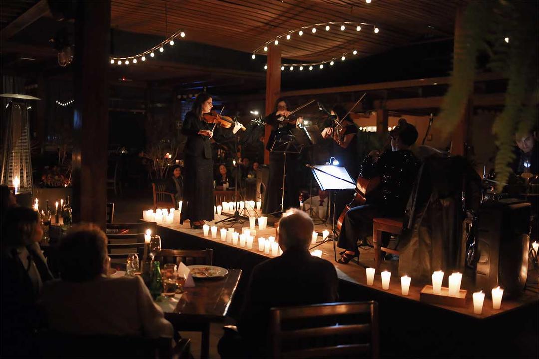 Argentilia ofrece una cena show a la luz de las velas