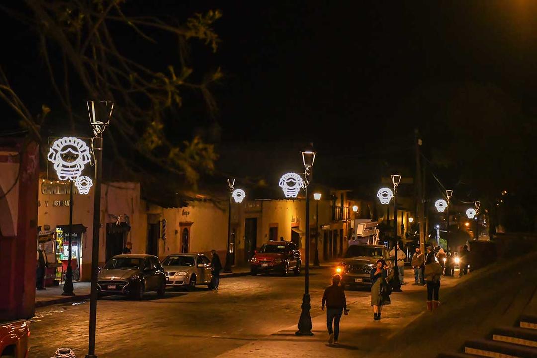 Farolas de Lele encienden la magia de Amealco