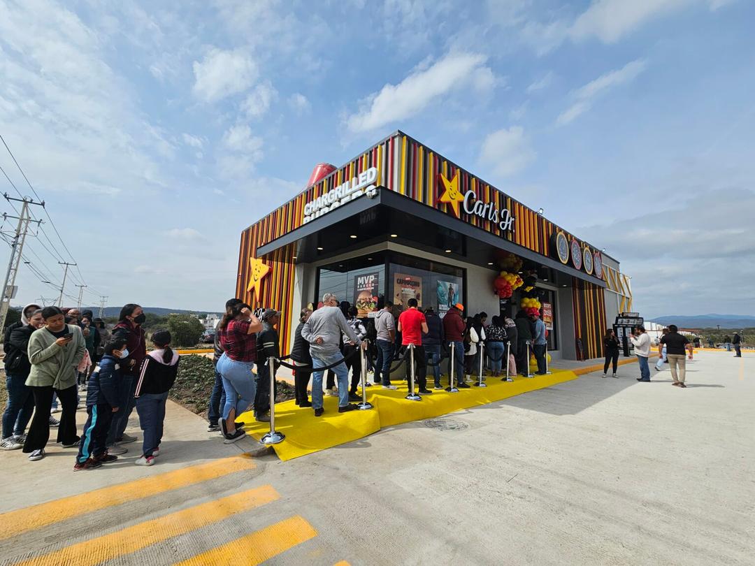 Carl’s Jr abre nueva sucursal en Peñaflor