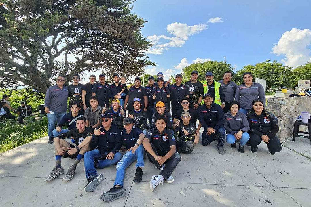 Carrera de vehículos todo terreno en la Santa Rosa Jáuregui