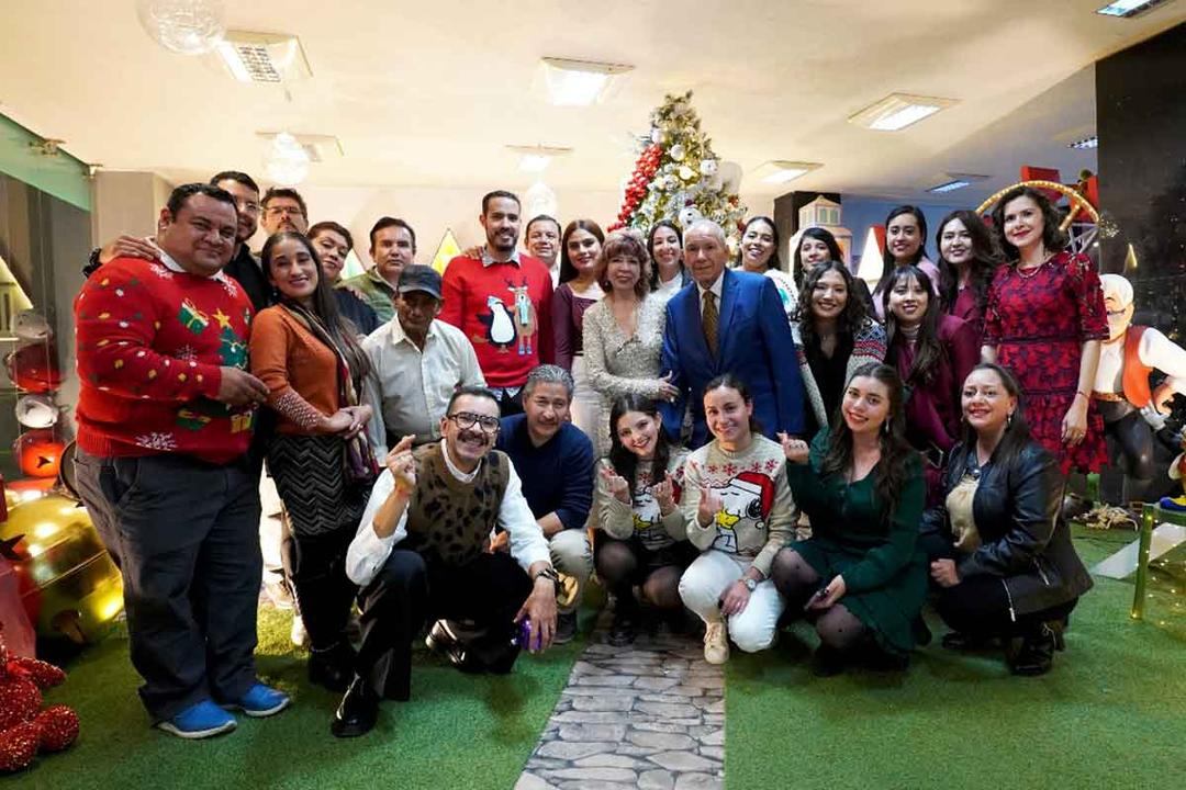 Equipos Comerciales celebra Encendido Navideño en Querétaro