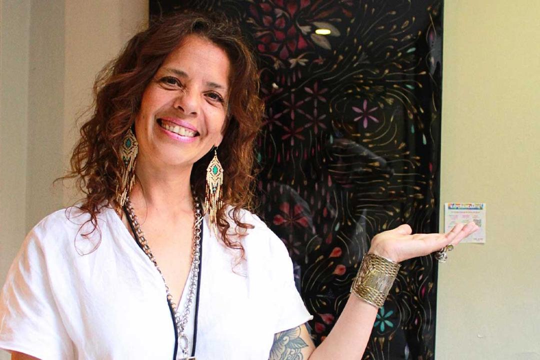 Flores que hablan: Paola María López y su arte natural