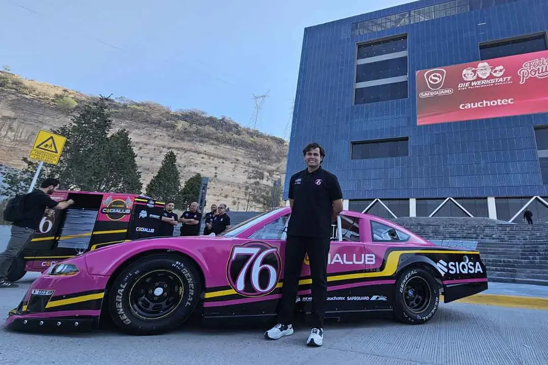 Miji Team presenta su auto para la Nascar México Series 2025