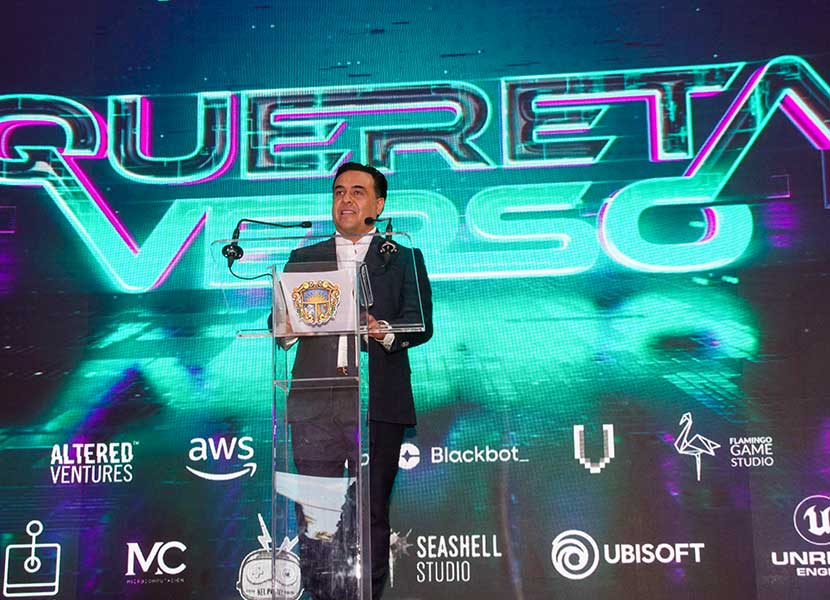 El alcalde Luis Nava anuncia Queretaverso, la próxima cumbre de la industria digital. / Foto: Víctor Xochipa.