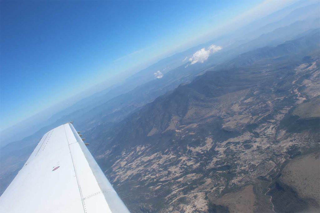 Moda en las alturas: la primera pasarela en un avión en México