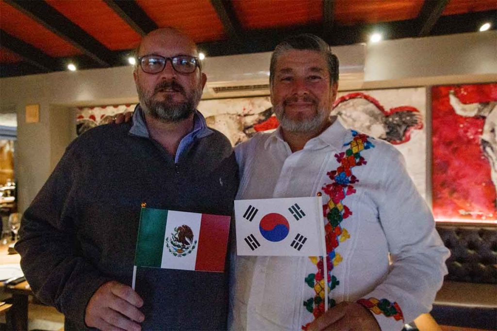 Carlos Peñafiel Soto es despedido por funcionarios y empresarios de Querétaro