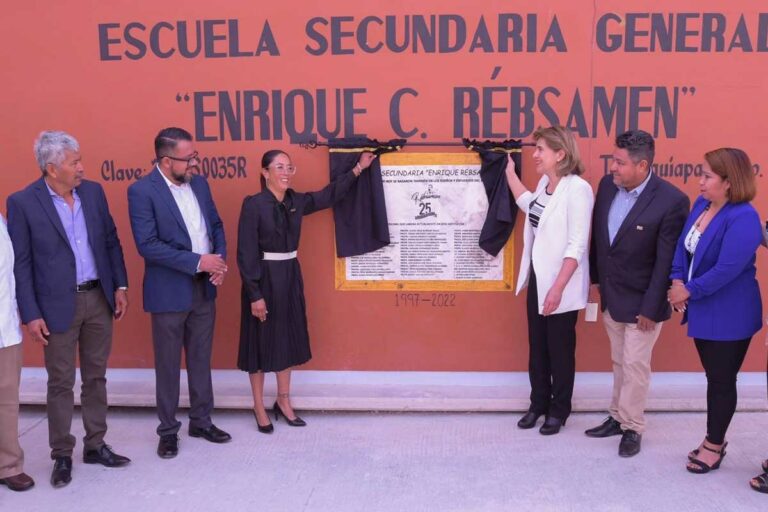 Conmemoran 25 aniversario de la secundaria Enrique C. Rébsamen en Tequisquiapan