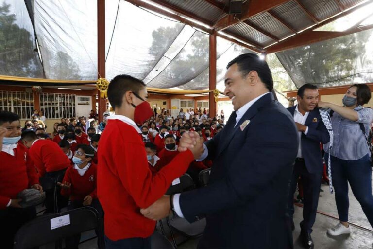 Encabeza Luis Nava el Aniversario de la primaria Miguel Hidalgo en Carrillo Puerto
