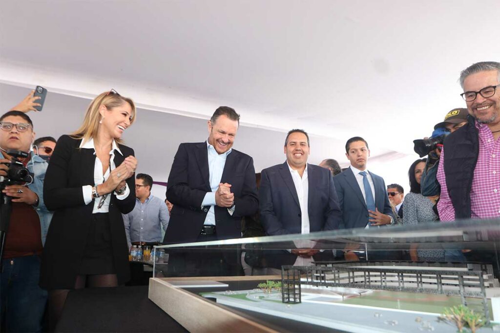 Fiesta por la colocación de la primera piedra del estadio de Beisbol Conspiradores de Querétaro