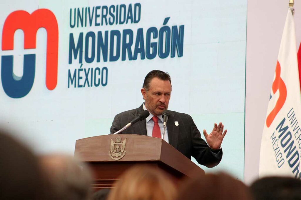 Mauricio Kuri acude a la celebración del décimo aniversario de la Universidad Mondragón México