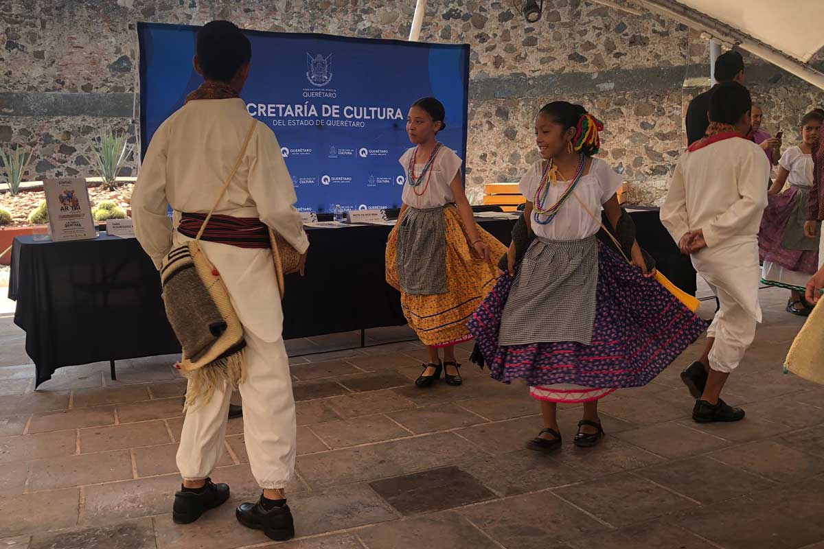 Mi tierra queretana, la coreografía monumental que exalta el huapango de Querétaro