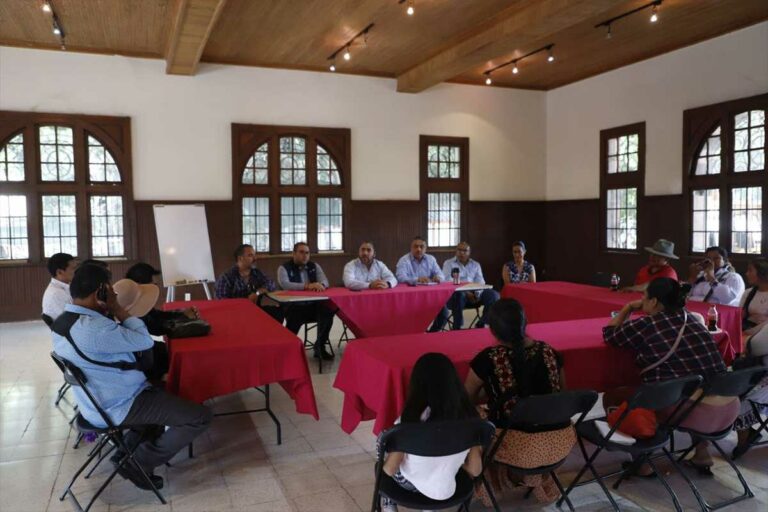 Procura Municipio diálogo con artesanos de Querétaro