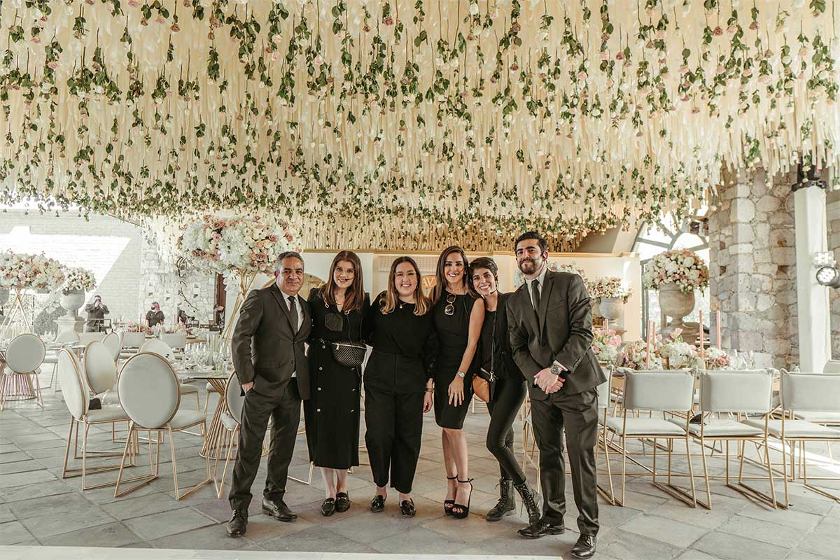 Una de sus marcas alternas es el blog de bodas llamado Bride & Wine.