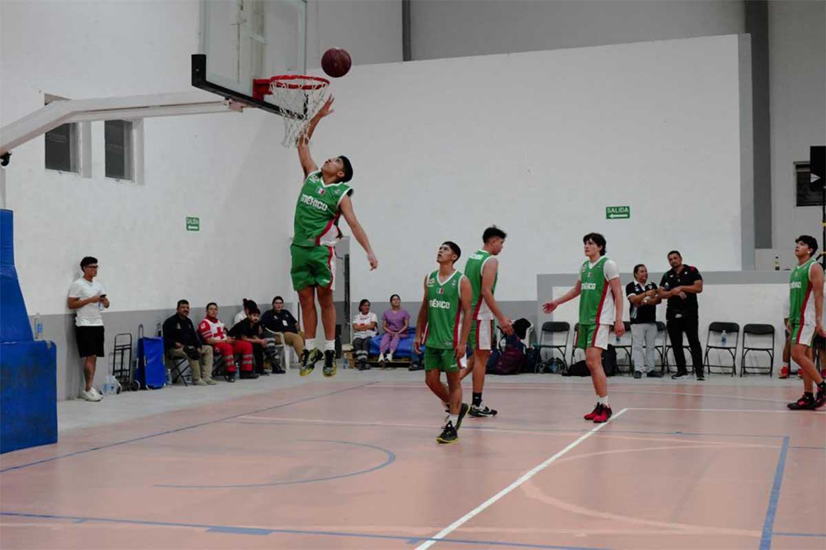 En el Torneo Internacional de Básquetbol los equipos se enfrentaron en exhibición para promover la activación física entre los jóvenes.