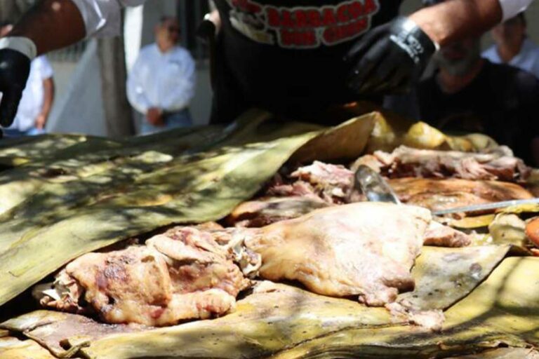 El municipio de Cadereyta, en coordinación con el Icateq, realizaron el taller para productores de barbacoa, logrando su certificación de calidad.