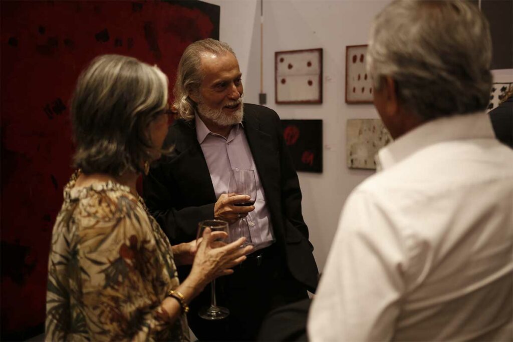 Galería GEA exhibe las últimas obras de la artista plástica Rosalía Briones
