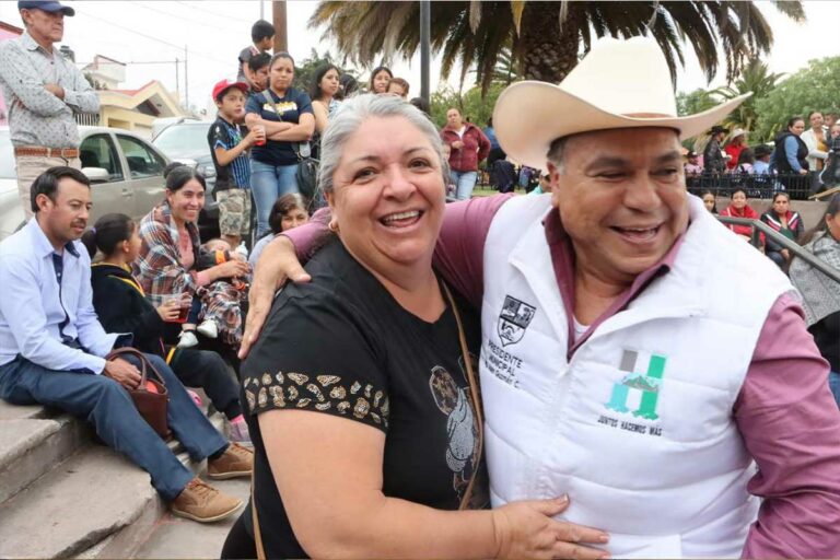 Juan Guzmán vuelve a consentir a mamás de Huimilpan