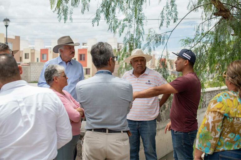 El recorrido en Villas La Piedad fue a petición de los ciudadanos para mostrar la situación del dren pluvial que presenta descargas sanitarias.
