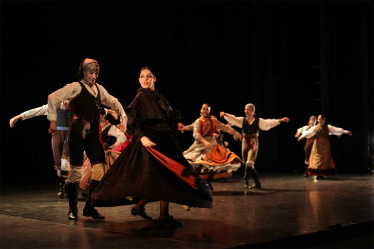 10 Ibérica rinde homenaje al 'Pollo' Torreslanda. Se dio una función especial del concierto de danza española de la Joven Compañía Larreal del RCPD 'Mariemma'.