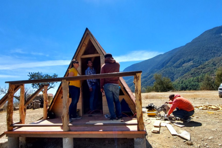 Apoya SECTUR a construir cabañas Glamping en Cadereyta