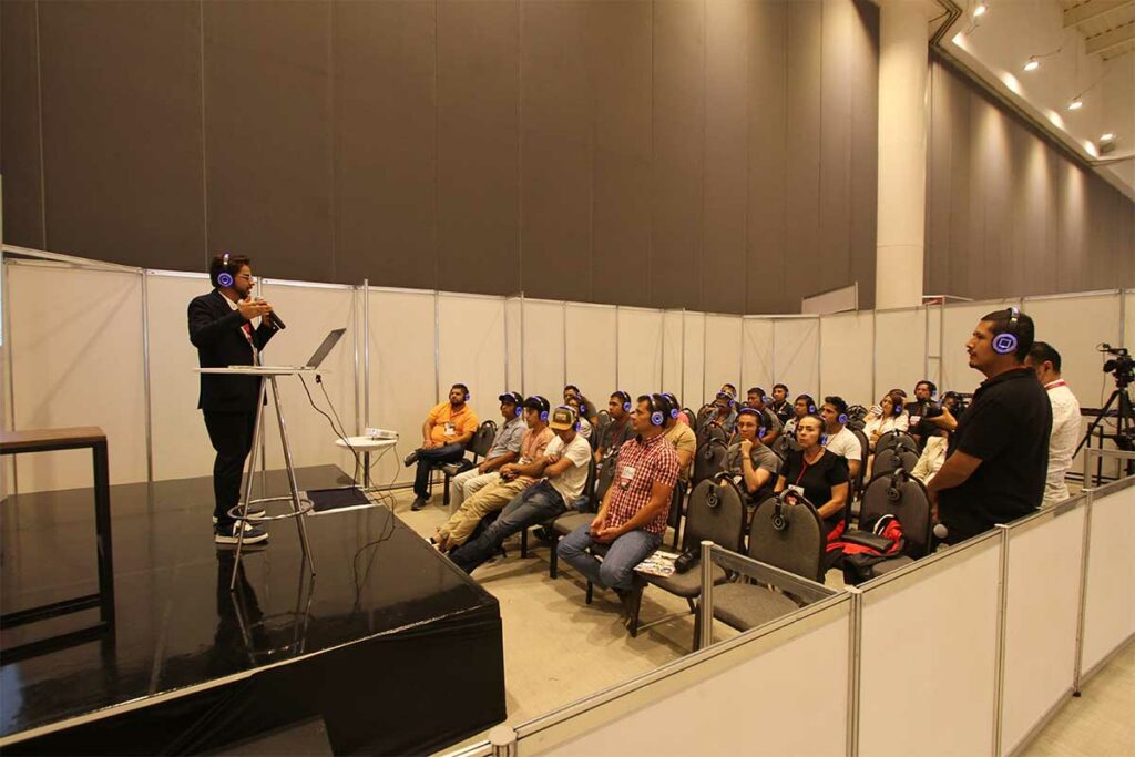 Amantes del 'tunning' viven segunda edición de Cahoma Expo en Querétaro