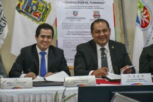 El municipio de Amealco de Bonfil formalizó su hermanamiento con Chignahuapan, Puebla, principal productor de esfera navideña del país.