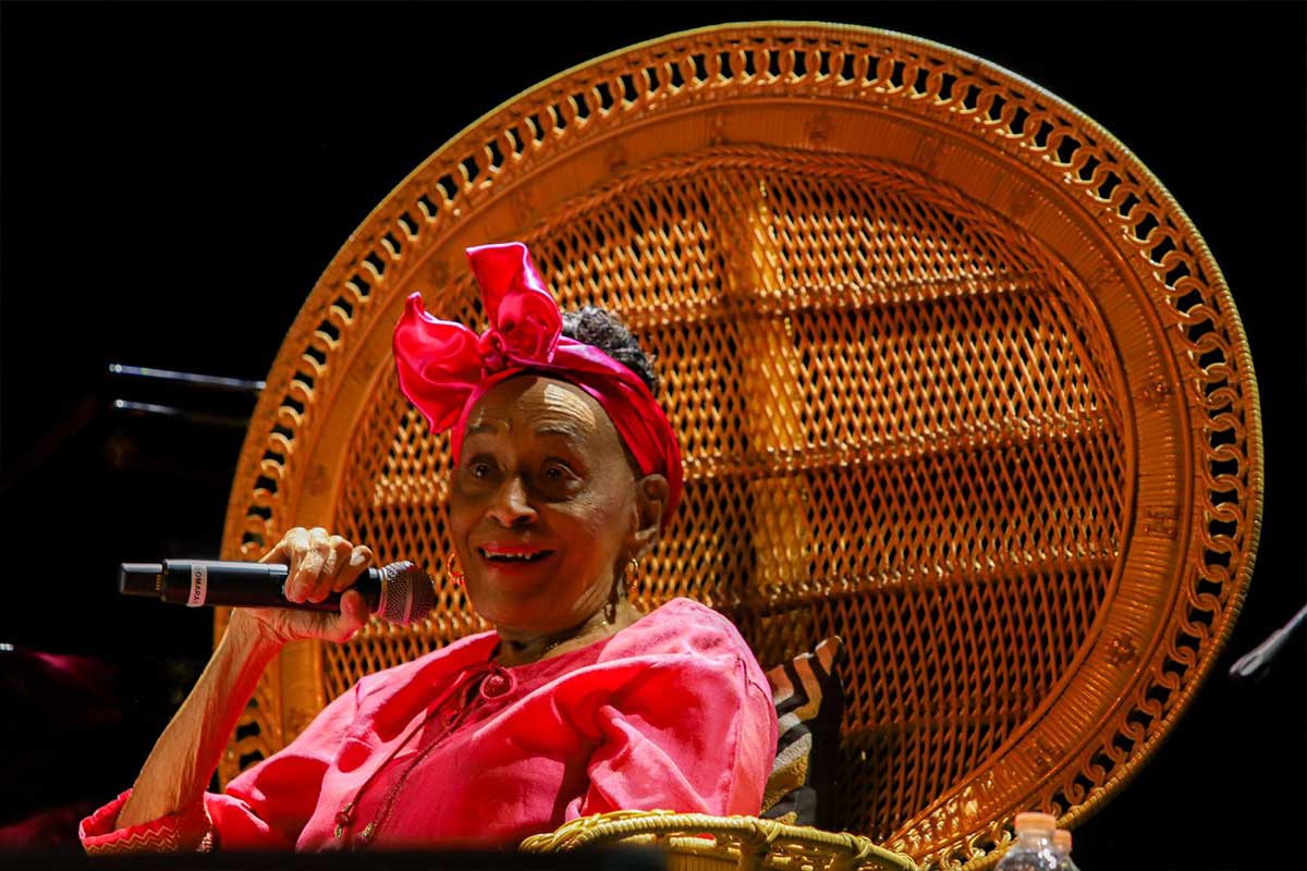 La cantante cubana Omara Portuondo ofreció un exitoso concierto en el Teatro de la Ciudad.
