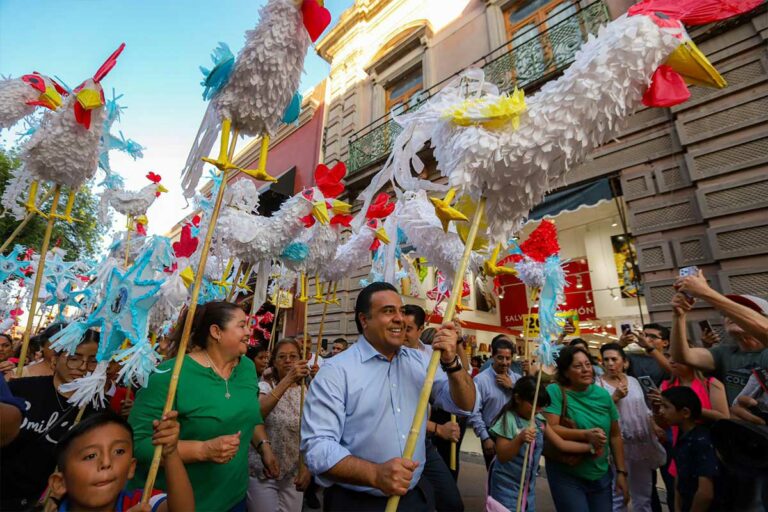 Con la Fiesta del Gallo dio inicio la celebración del Festival 492 Aniversario Santiago de Querétaro EC(H)O.