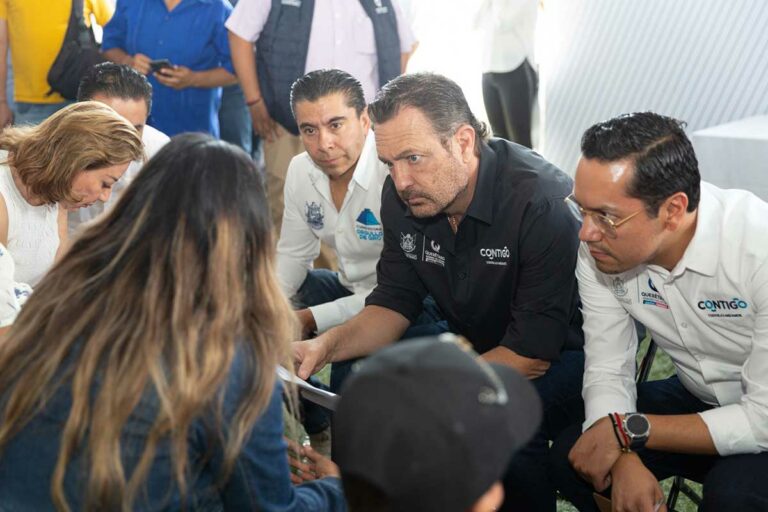 El gobernador Mauricio Kuri González y el alcalde de Corregidora, Roberto Sosa Pichardo, encabezaron el programa 'Aquí Contigo'.