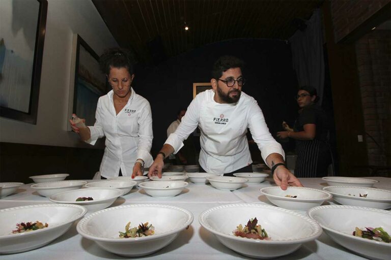 19 Chefs 'estrellas Michelin' muestran su cocina en Argentilia. La 'Cena maridaje' consistió en 13 platillos, en un tiempo aproximado de 3 horas.