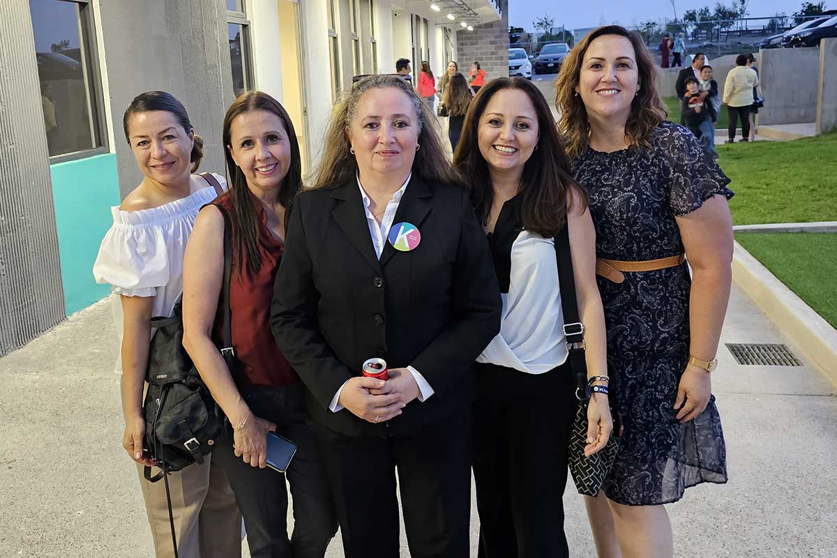 4 Crece la familia del colegio Viktor Frankl. Gloria Castillo, Elvira López, Ana Palafox, Ivonne Sáenz y Nazaira Asencio.