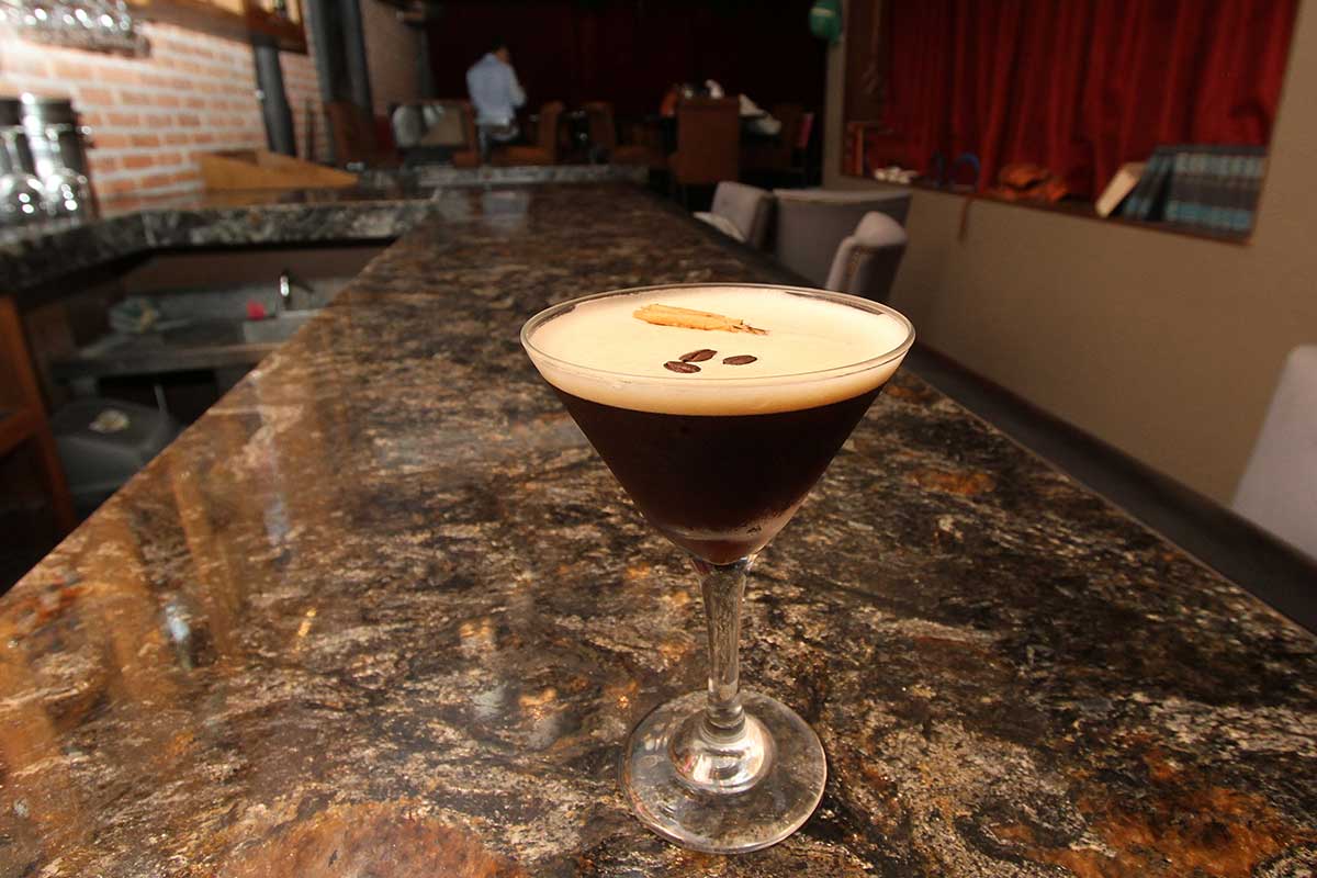 4 Viajes que despiertan tus sentidos. El Espresso Martini es una de las bebidas especiales de La Bocha.