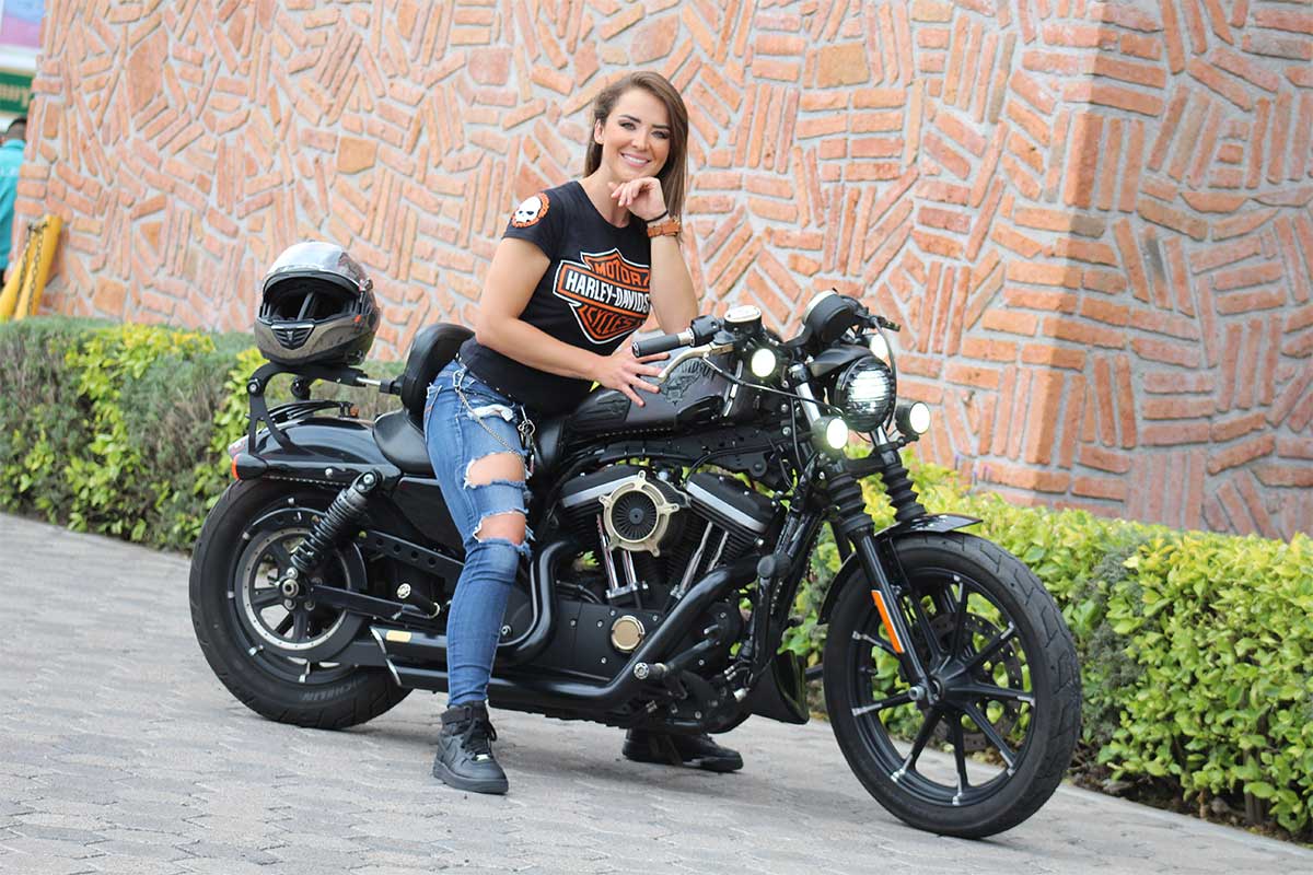 8 Viajes que despiertan tus sentidos. 'La Shula', una Iron 883 Sportster, motocicleta Harley Davidson, que bautizó así de cariño.