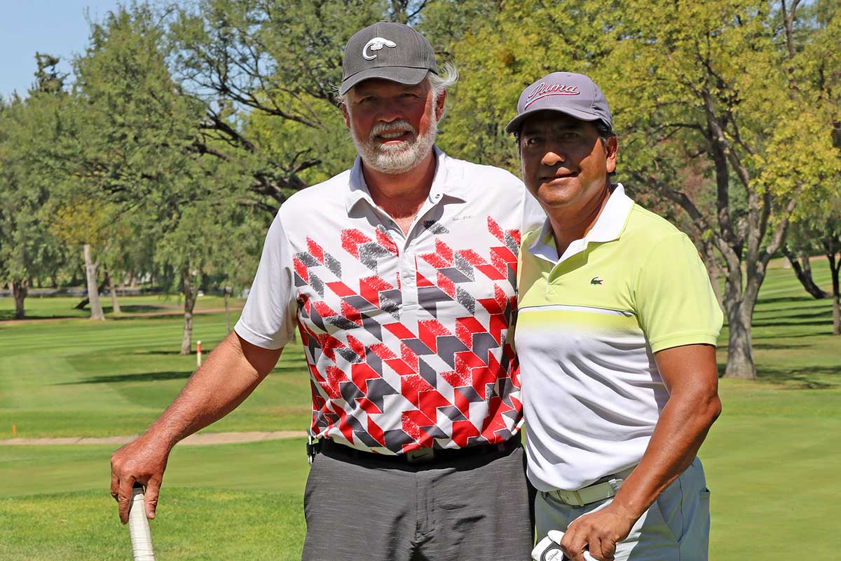 1 Golfistas juegan el torno más longevo. Alberto Reyes.