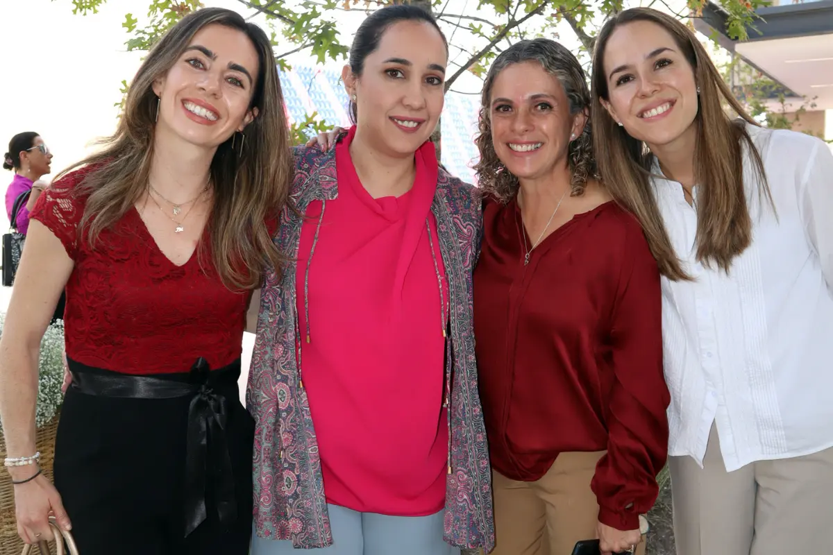 10 Así fue la bendición del Colegio Fontanar Campanario. Daniela Vázquez Gómez, Elsa Molina, Lolis Saldivar y Luz Tena.
