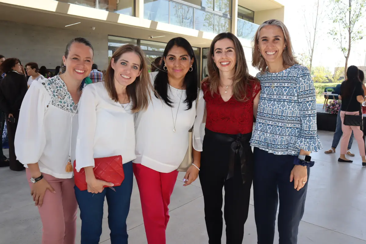14 Así fue la bendición del Colegio Fontanar Campanario. Lourdes Lafón, Julieta Torres, Lupita Nava, Daniela Vázquez Gómez y Mariana López.