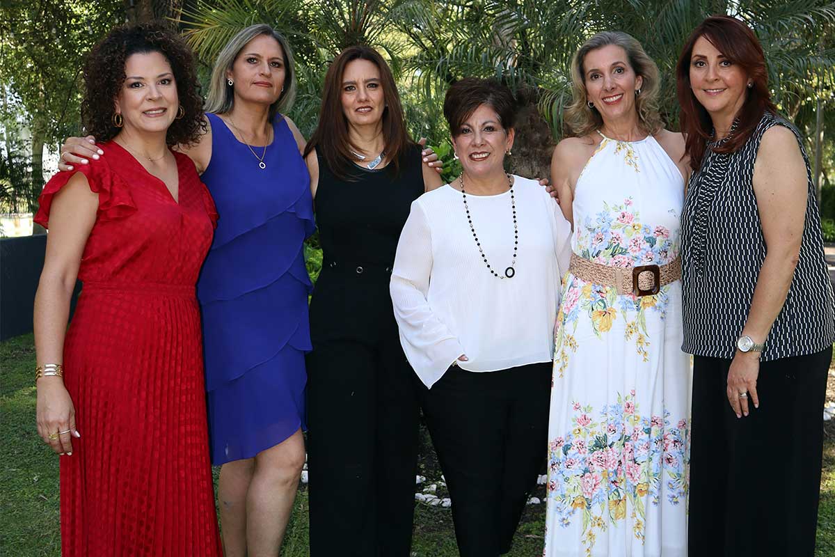 15 ‘Tricia's 50th Birthday’. Paty Álvarez, Astrid Gómez, Iliana Vila, Gaby Loria, Silvia Sánchez y Mirna Romero.