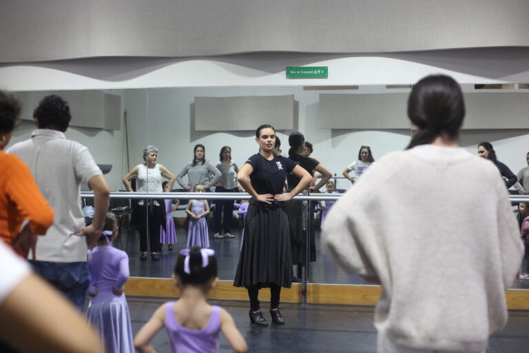Niñas de todas las edades llegaron al Centro Proart para convertiste en profesionales de la danza clásica y contemporánea