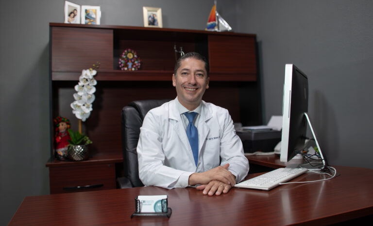 El ginecólogo queretano Ramón Rivera habló sobre la importancia de realizarse estudios mamarios y la cultura de la prevención durante este mes de octubre