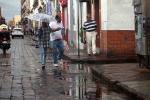 Reportan bajas temperaturas y lluvias en gran parte de Querétaro