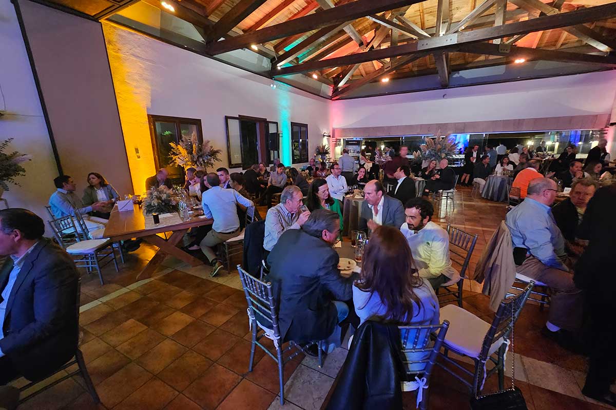 Con una asistencia de más de 110 personas, el restaurante Emilia fue el escenario donde se congregó la familia de LEVER. /Foto: Armando Vázquez