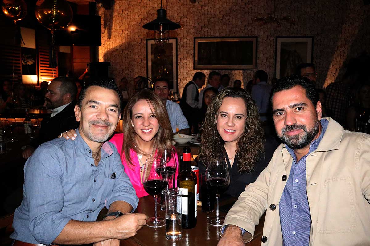 1 Restaurante Taberna El Quillo celebra su 10 aniversario. Aldo González, Alicia Torres, Itzvia y Alex Aboytes