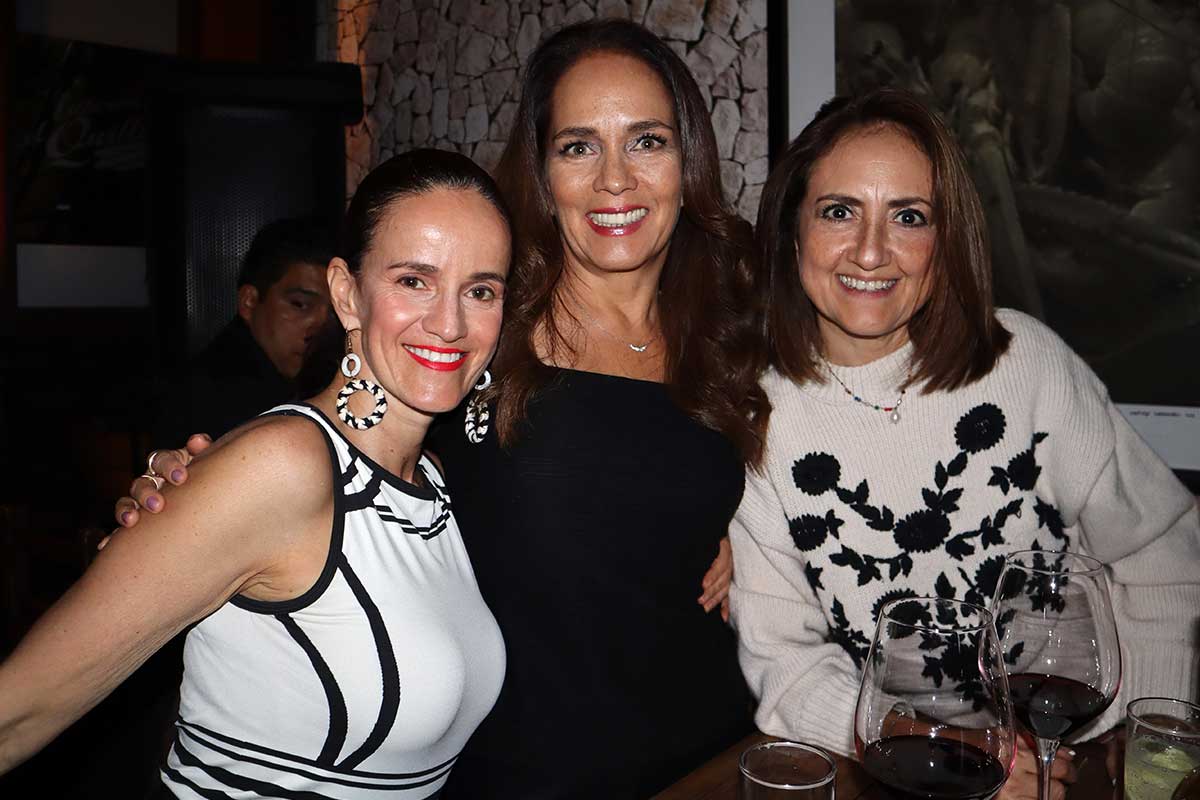 10 Restaurante Taberna El Quillo celebra su 10 aniversario. Malena Osorio, Claudia Quintero y Rocío Álvarez