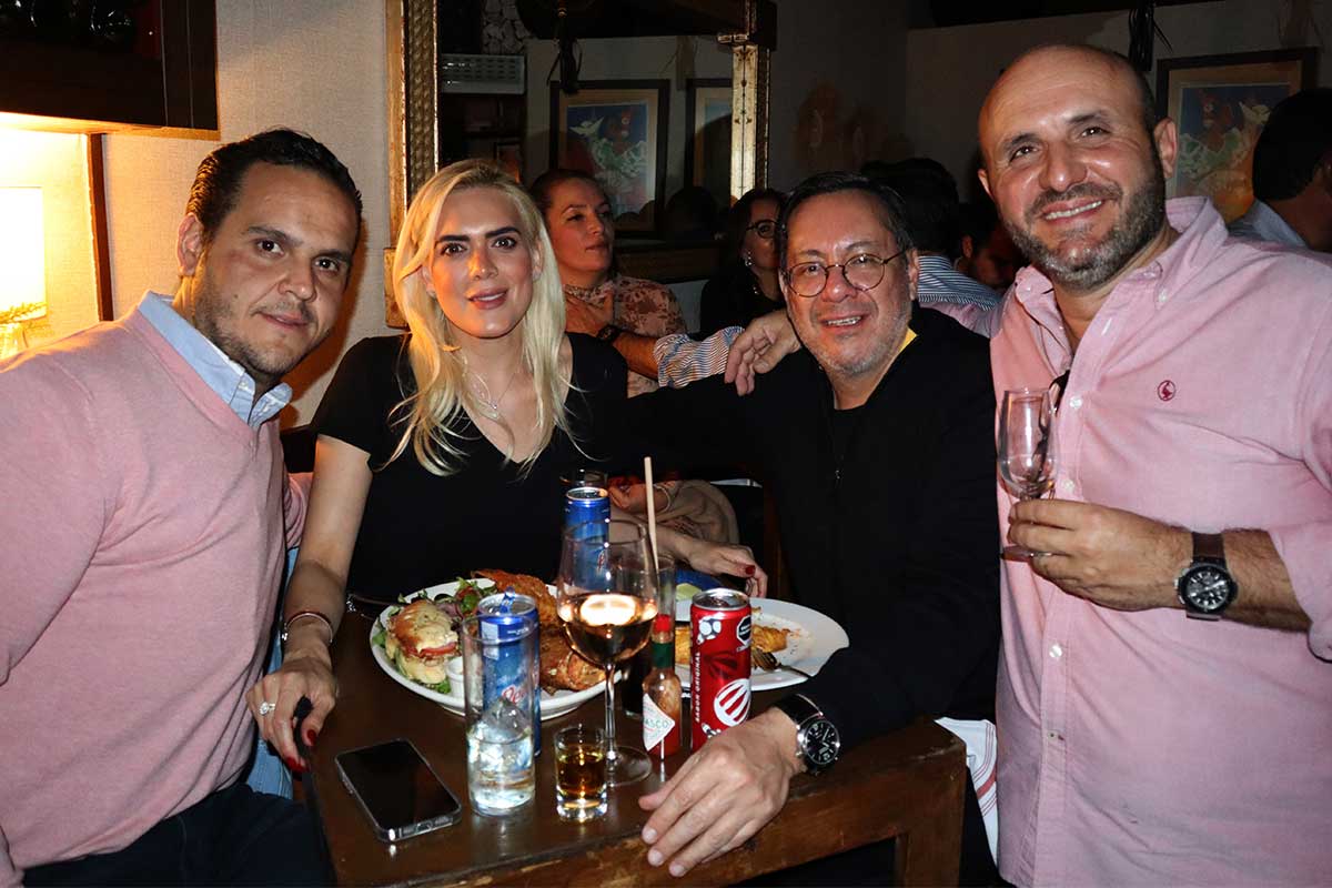 14 Restaurante Taberna El Quillo celebra su 10 aniversario. Patricio, Angélica Hernández, Ricardo Brieño y Pepe Ortega