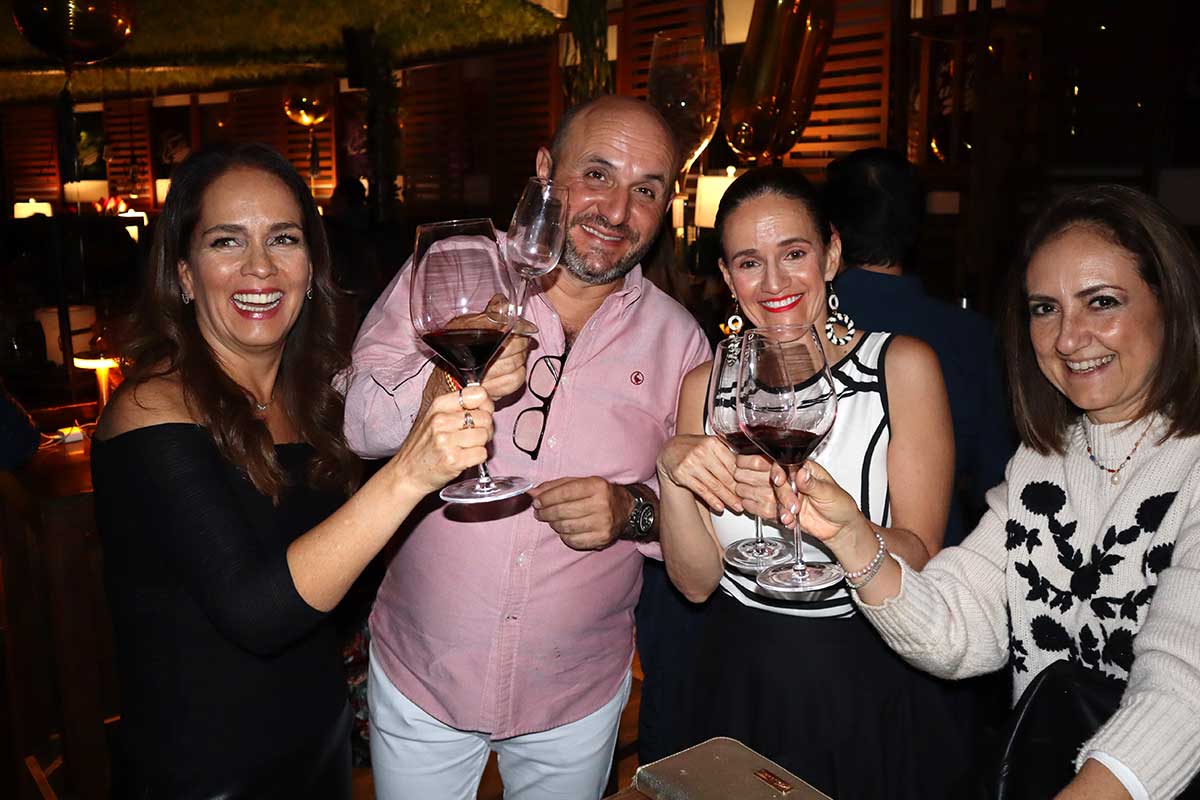 3 Restaurante Taberna El Quillo celebra su 10 aniversario. Claudia Quintero, Pepe Ortega, Malena Osorio y Rocío Álvarez