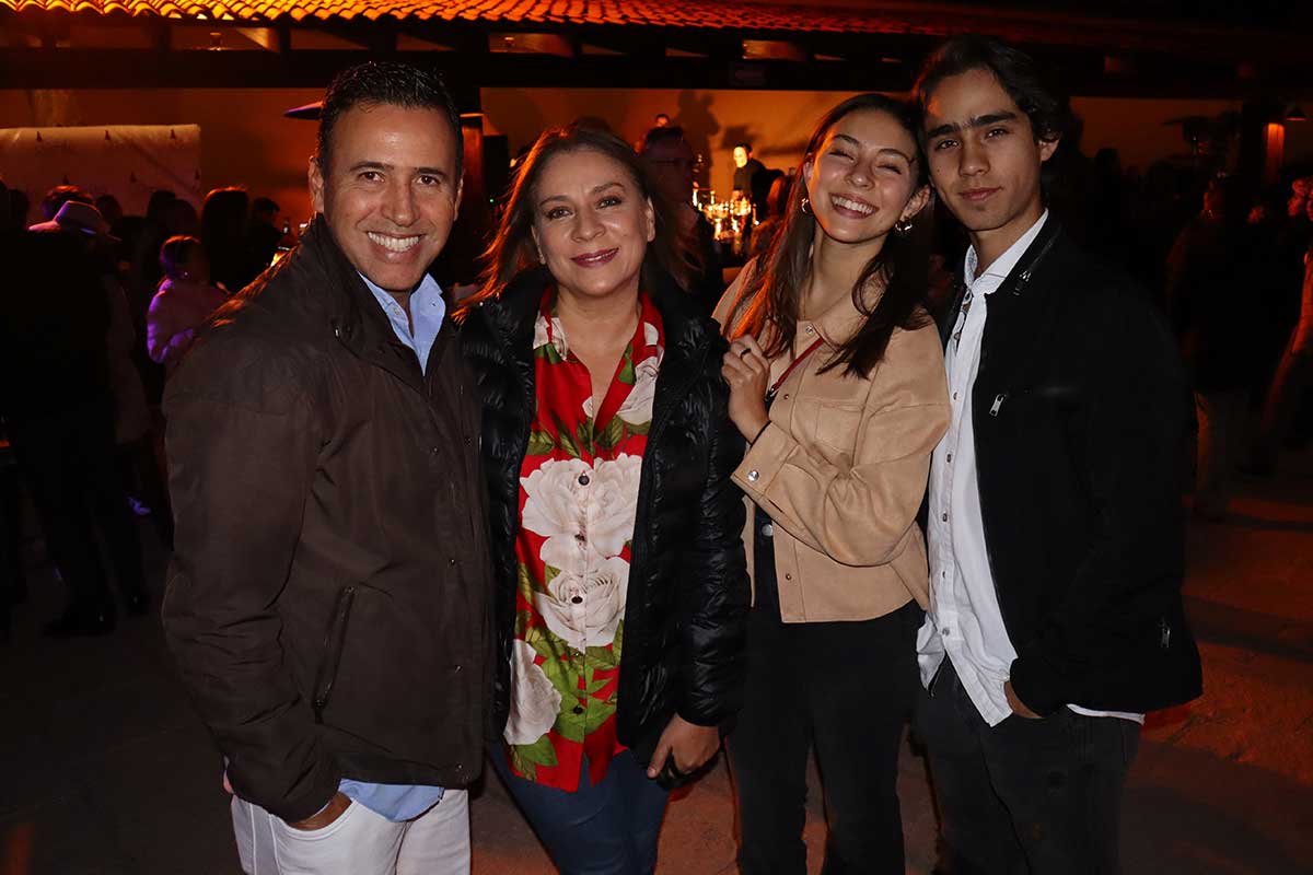 5 El viaje a Mictlán. Gerardo Cabral, Carmen González, Paulina Cabral y Mauricio Pesquera.