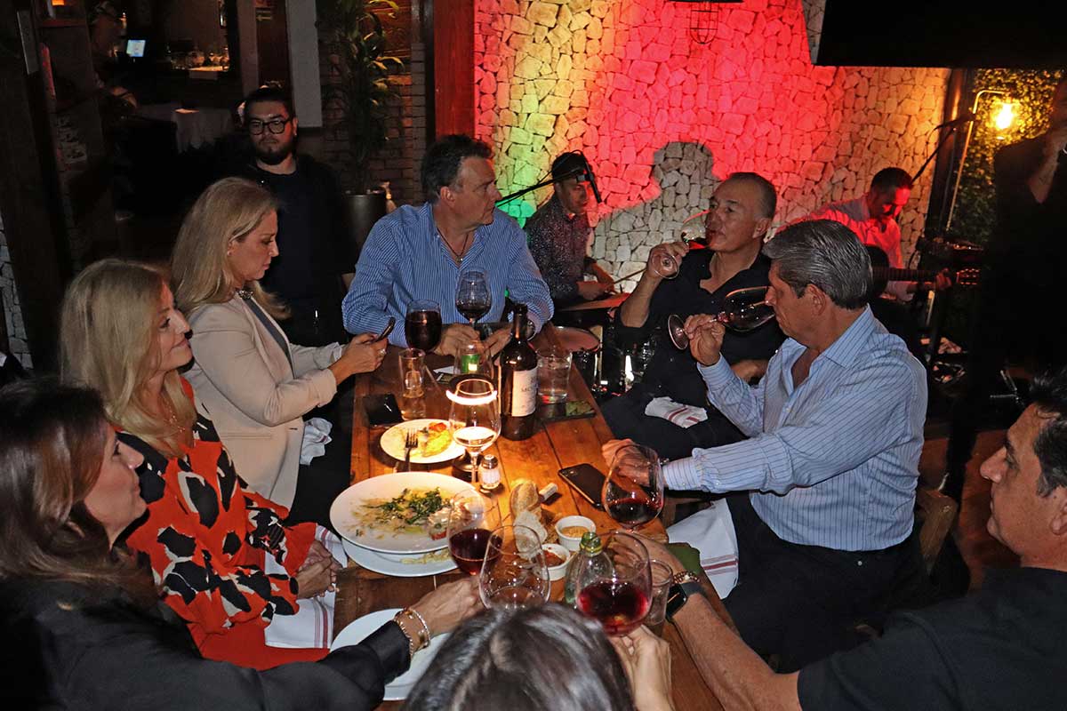 5 Restaurante Taberna El Quillo celebra su 10 aniversario. Los asistentes disfrutaron de gran aniversario del restaurante Taberna El Quillo