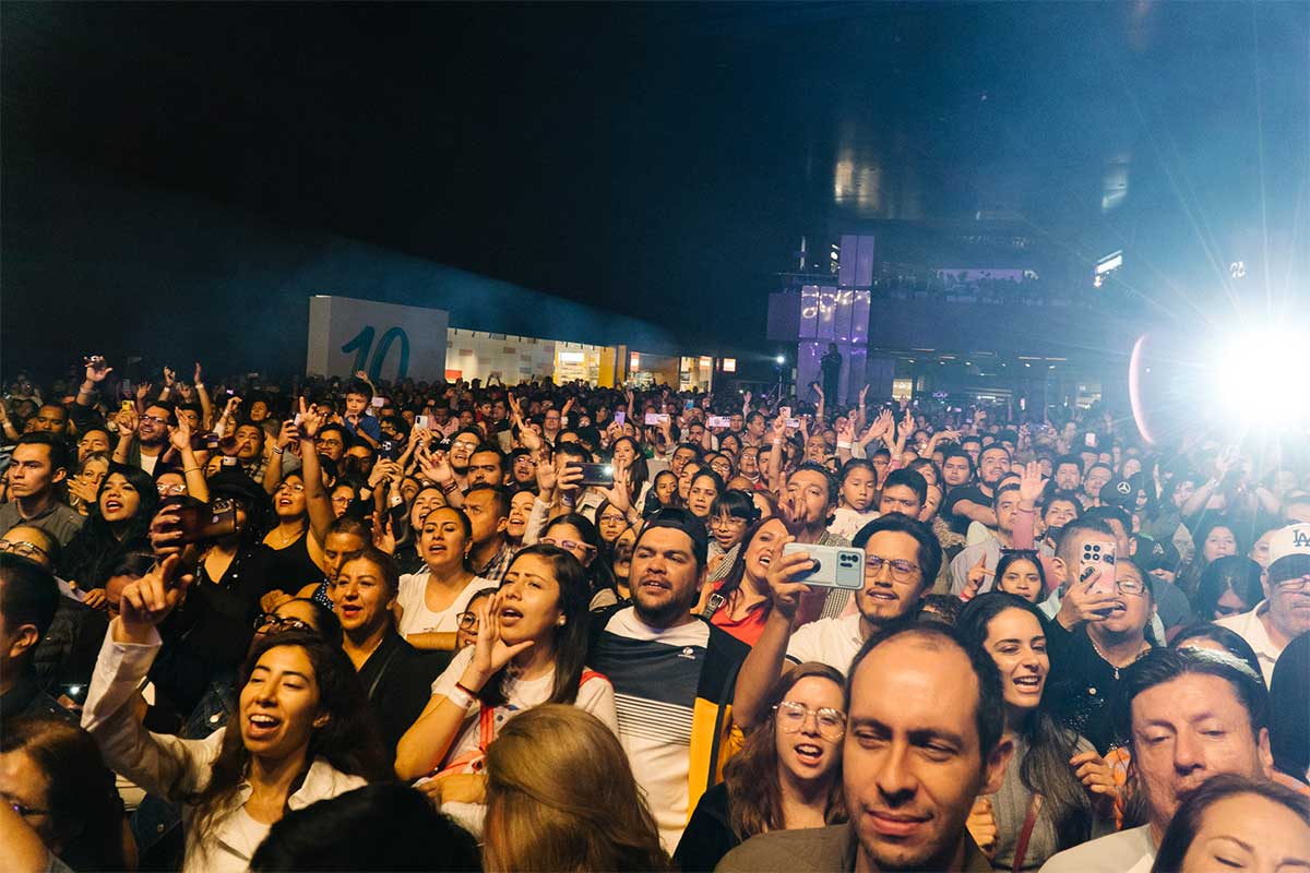 6 Antea celebra su décimo aniversario. Más de 3 mil 500 personas se reunieron para el concierto de Moenia