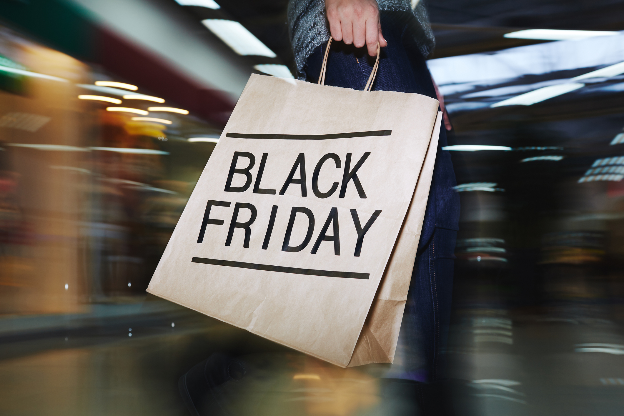 ¡Descubre la frenética tradición del Black Friday en Estados Unidos!